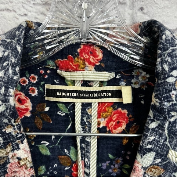 Anthropologie daughters of liberation Women's Navy pink floral cropped blazer - Picture 2 of 8